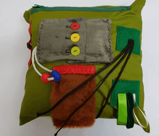 Fiddle Cushion Square #22 Olive